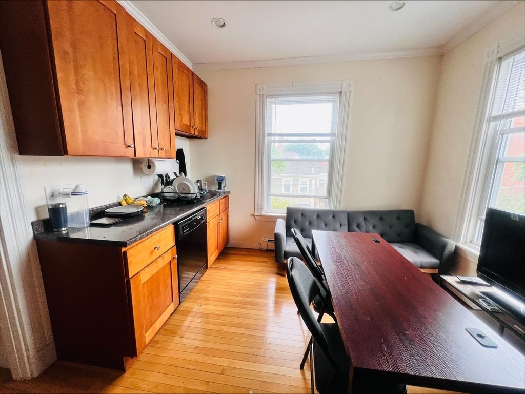 181 Erie Street 6, Cambridge, MA 02139