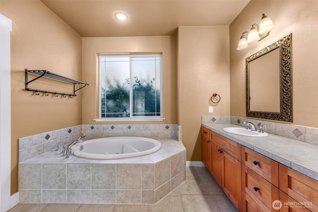 1235 Geneva Hills Road, Bellingham, WA 98229
