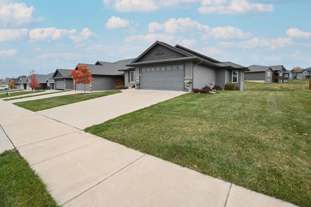 3720 Bluebird Drive SW, Cedar Rapids, IA 52404
