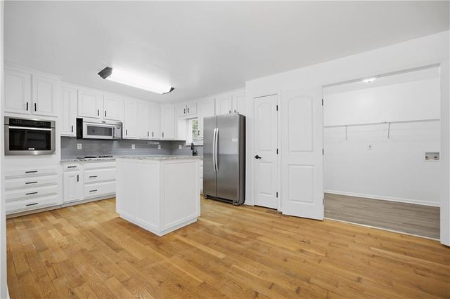 495 Knoll Woods Drive, Roswell, GA 30075