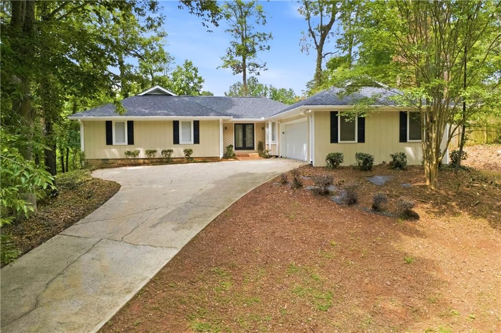 495 Knoll Woods Drive, Roswell, GA 30075