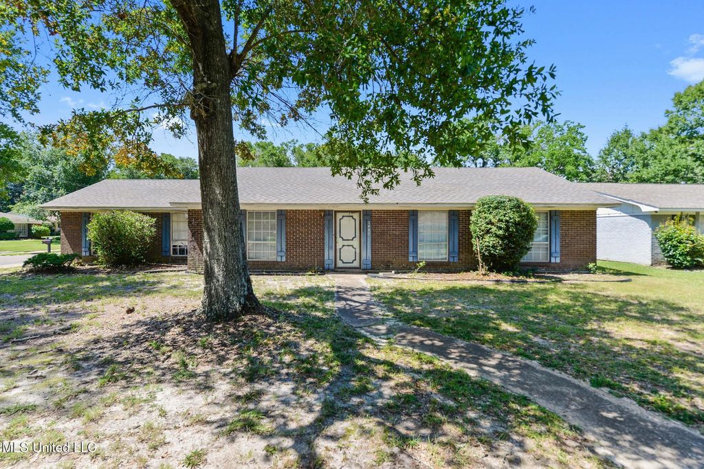 2407 Collins Boulevard, Gulfport, MS 39507