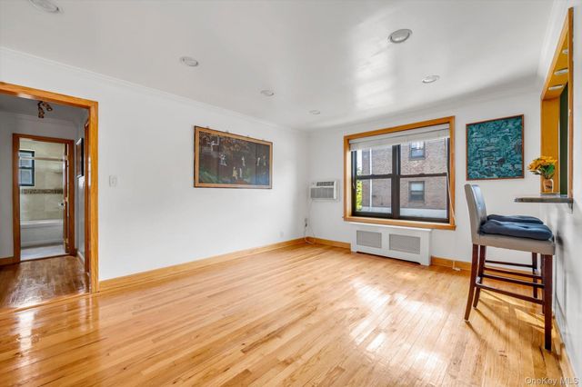 2 W Mill Drive 1B, Great Neck, NY 11021