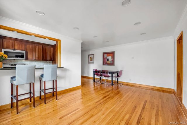 2 W Mill Drive 1B, Great Neck, NY 11021