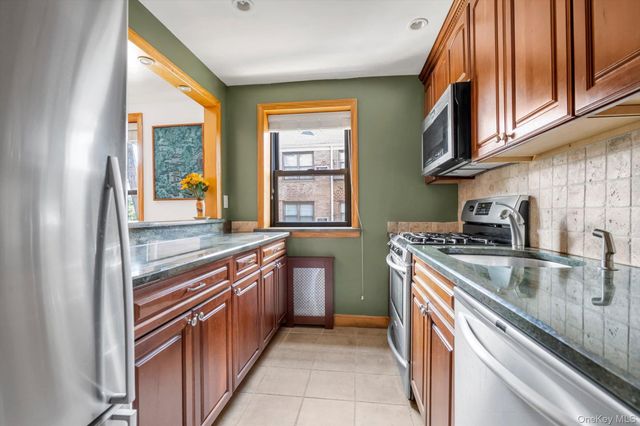 2 W Mill Drive 1B, Great Neck, NY 11021