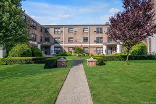 2 W Mill Drive 1B, Great Neck, NY 11021