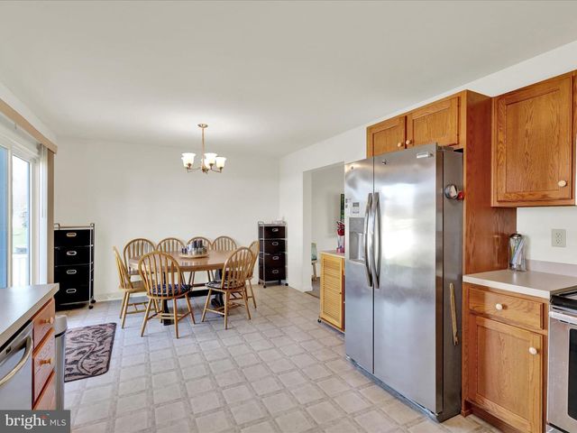 30 MEADOW DR, Newmanstown, PA 17073