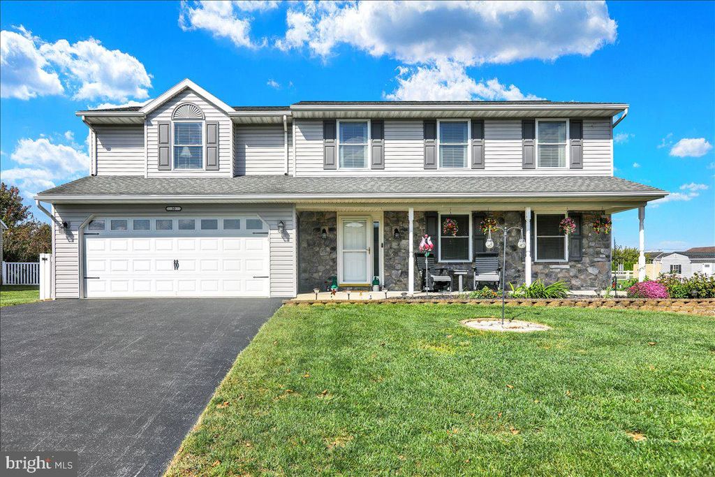 30 MEADOW DR, Newmanstown, PA 17073