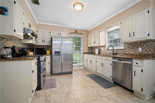 7711 Creekwood Drive, Mobile, AL 36695