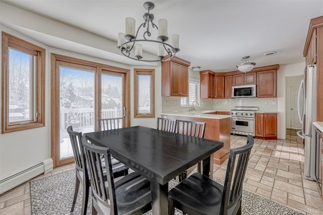 40 Cragmere Oval, New City, NY 10956