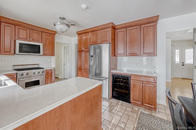 40 Cragmere Oval, New City, NY 10956