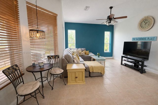 1483 SE 22nd Ln, Homestead, FL 33035