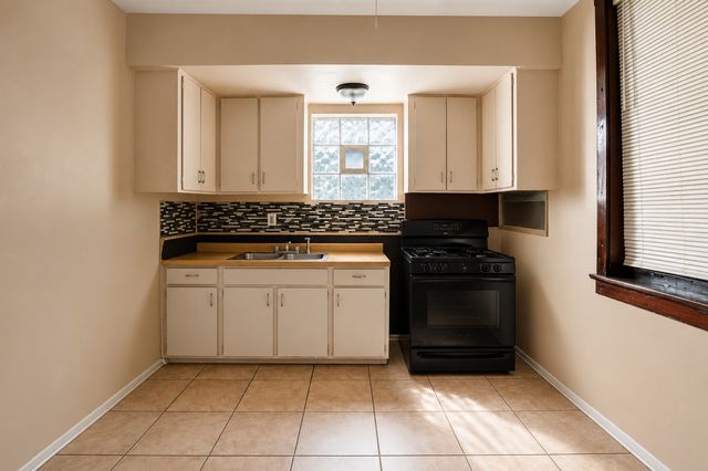 1528 E 74th Place 1E, Chicago, IL 60619