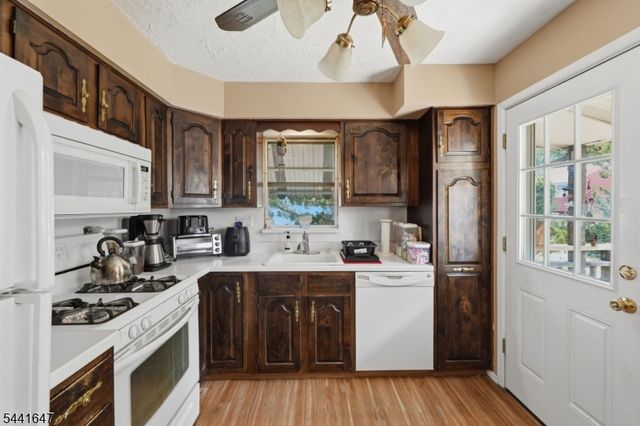 6 Plenge Dr, Belleville Twp., NJ 07109
