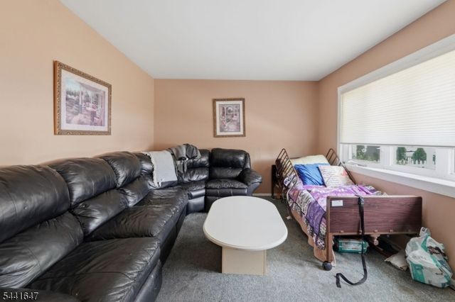 6 Plenge Dr, Belleville Twp., NJ 07109