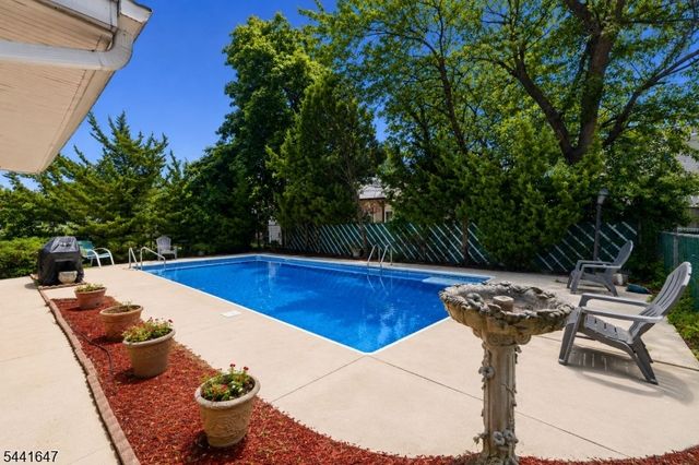6 Plenge Dr, Belleville Twp., NJ 07109