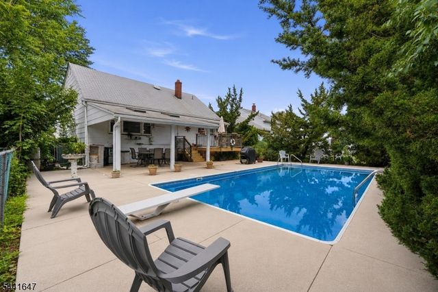 6 Plenge Dr, Belleville Twp., NJ 07109