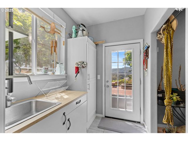 579 S SCHOONER CREEK Rd, Lincoln City, OR 97367