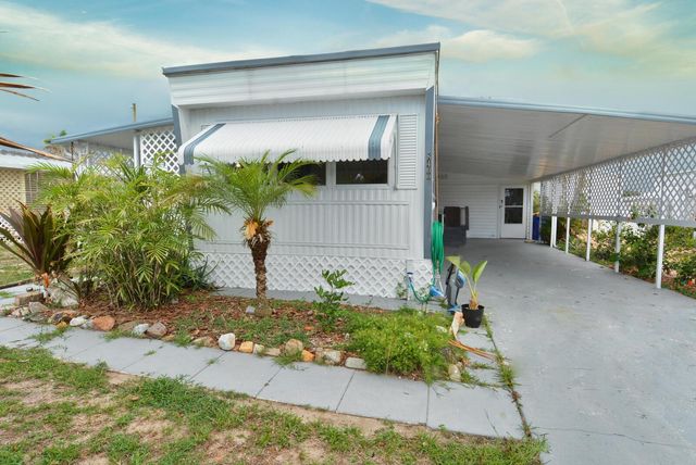 8400 SE Eagle Avenue, Hobe Sound, FL 33455