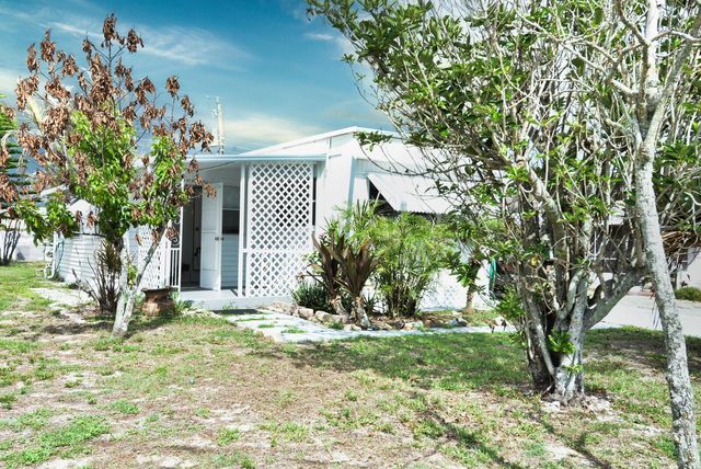 8400 SE Eagle Avenue, Hobe Sound, FL 33455