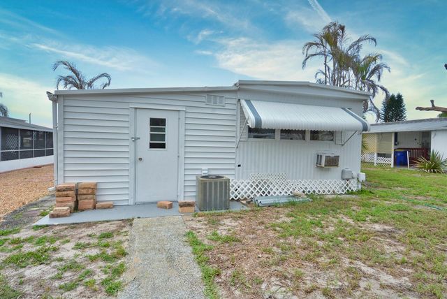 8400 SE Eagle Avenue, Hobe Sound, FL 33455