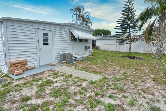 8400 SE Eagle Avenue, Hobe Sound, FL 33455