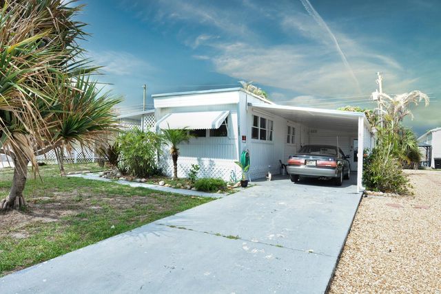 8400 SE Eagle Avenue, Hobe Sound, FL 33455