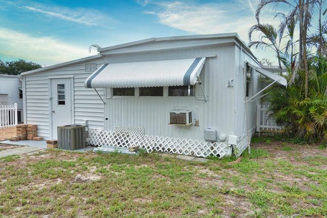 8400 SE Eagle Avenue, Hobe Sound, FL 33455