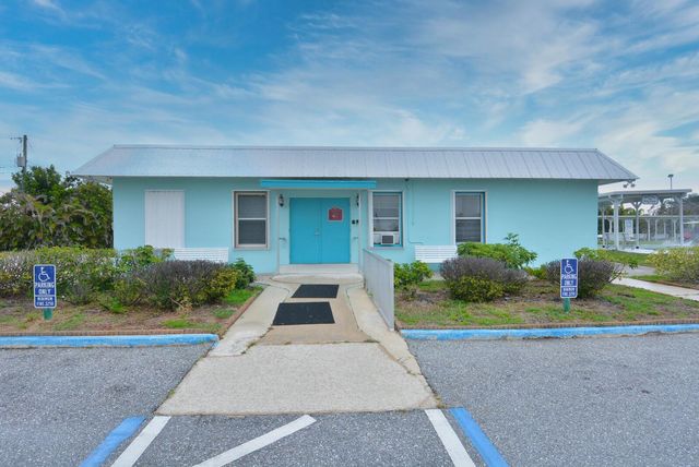 8400 SE Eagle Avenue, Hobe Sound, FL 33455