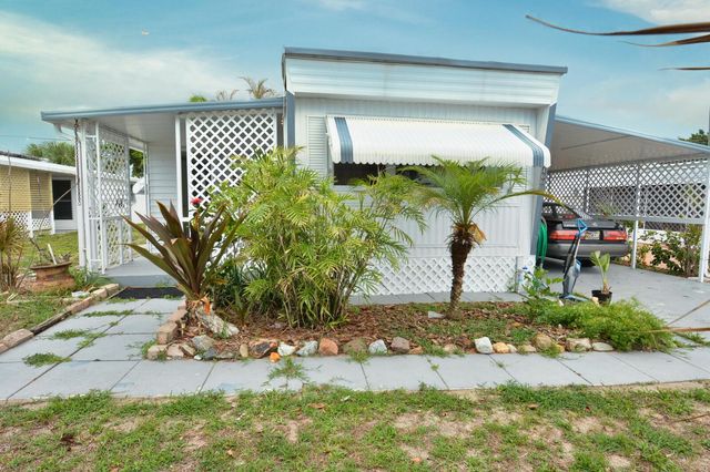 8400 SE Eagle Avenue, Hobe Sound, FL 33455