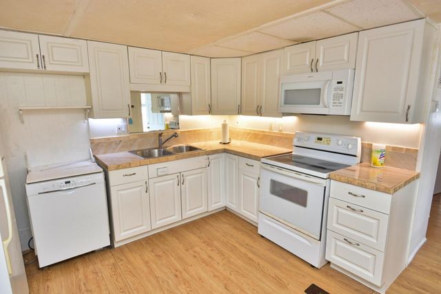 8400 SE Eagle Avenue, Hobe Sound, FL 33455