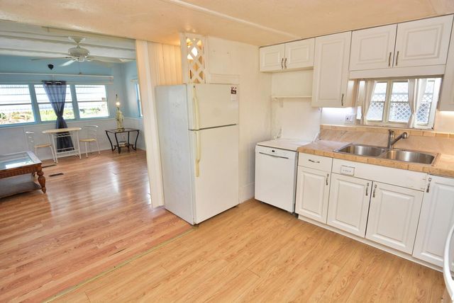 8400 SE Eagle Avenue, Hobe Sound, FL 33455
