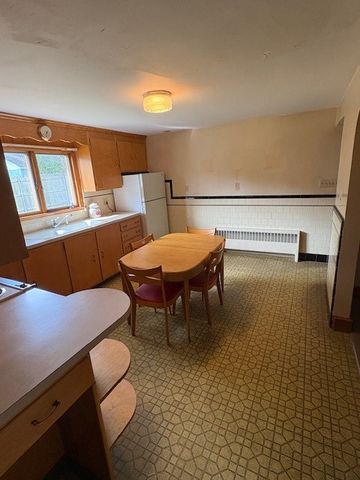 44 Valente Drive, Cranston, RI 02920