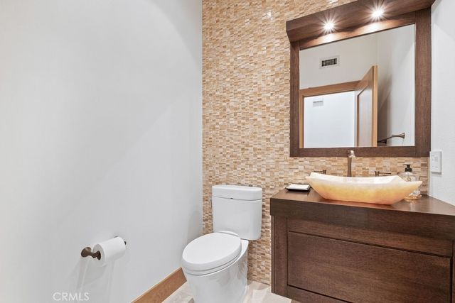 5 Sea View Lane, Newport Coast, CA 92657