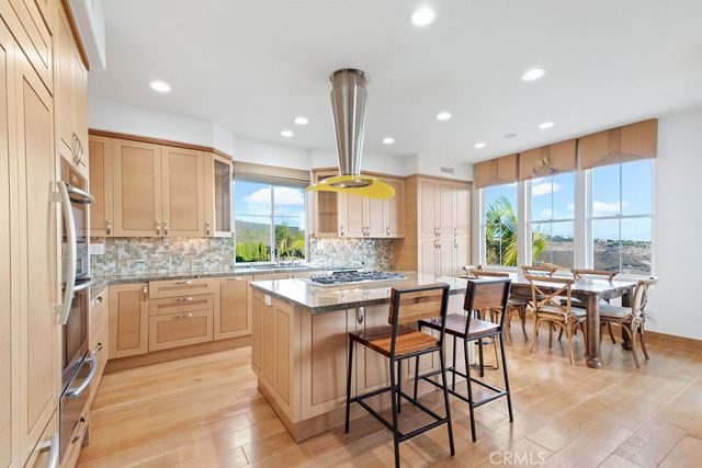 5 Sea View Lane, Newport Coast, CA 92657