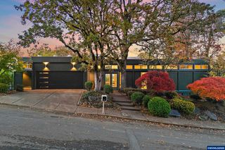 925 Holiday Ct S, Salem, OR 97302