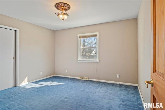 2100 N 16TH Street, Springfield, IL 62702