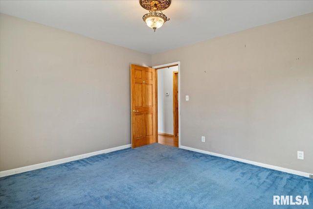 2100 N 16TH Street, Springfield, IL 62702