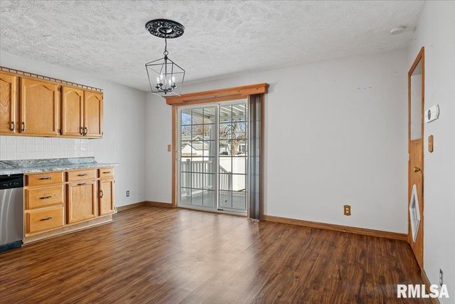 2100 N 16TH Street, Springfield, IL 62702