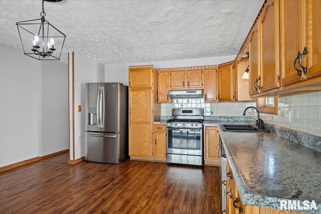 2100 N 16TH Street, Springfield, IL 62702