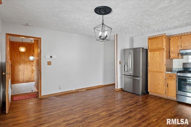 2100 N 16TH Street, Springfield, IL 62702