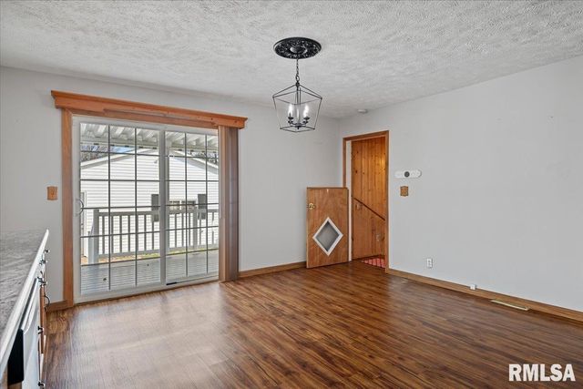 2100 N 16TH Street, Springfield, IL 62702