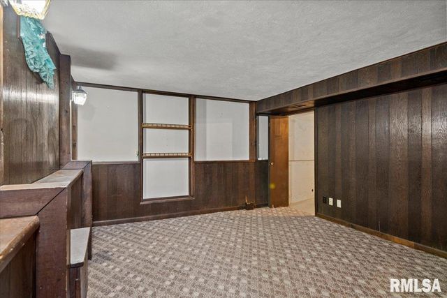 2100 N 16TH Street, Springfield, IL 62702