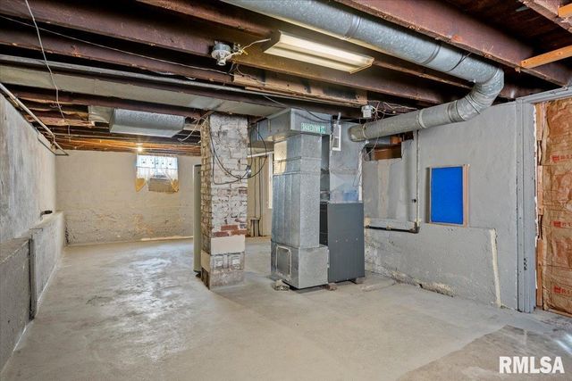 2100 N 16TH Street, Springfield, IL 62702