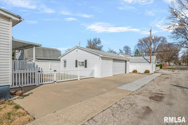 2100 N 16TH Street, Springfield, IL 62702