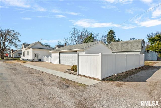 2100 N 16TH Street, Springfield, IL 62702