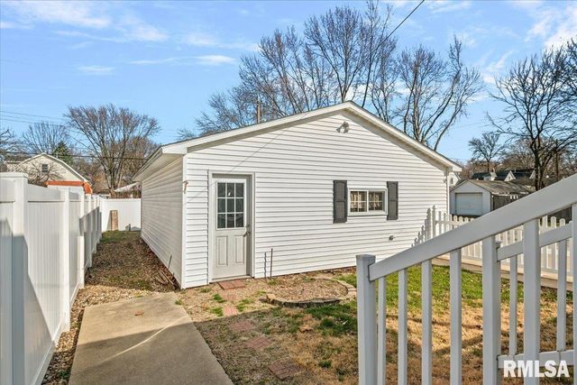 2100 N 16TH Street, Springfield, IL 62702