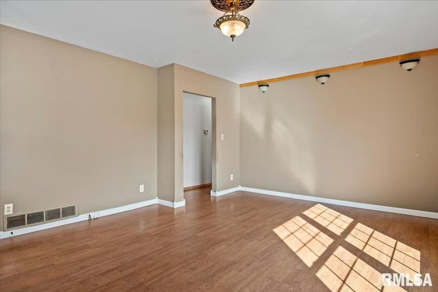 2100 N 16TH Street, Springfield, IL 62702