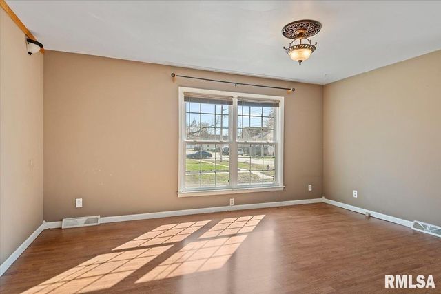 2100 N 16TH Street, Springfield, IL 62702