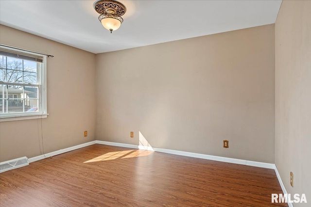 2100 N 16TH Street, Springfield, IL 62702